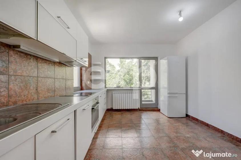 Apartament cu 4 camere decomandat în Dorobanți