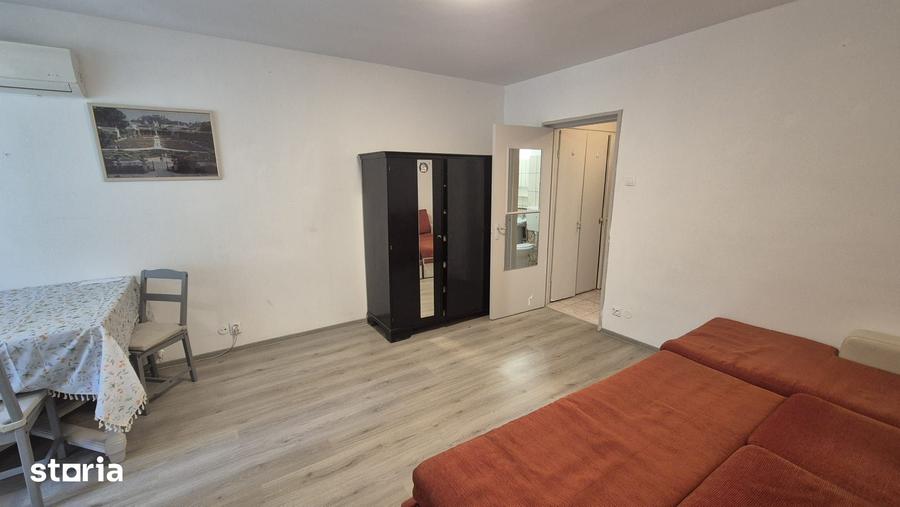 Apartament cu 4 camere semidecomandat în Ștefan cel Mare