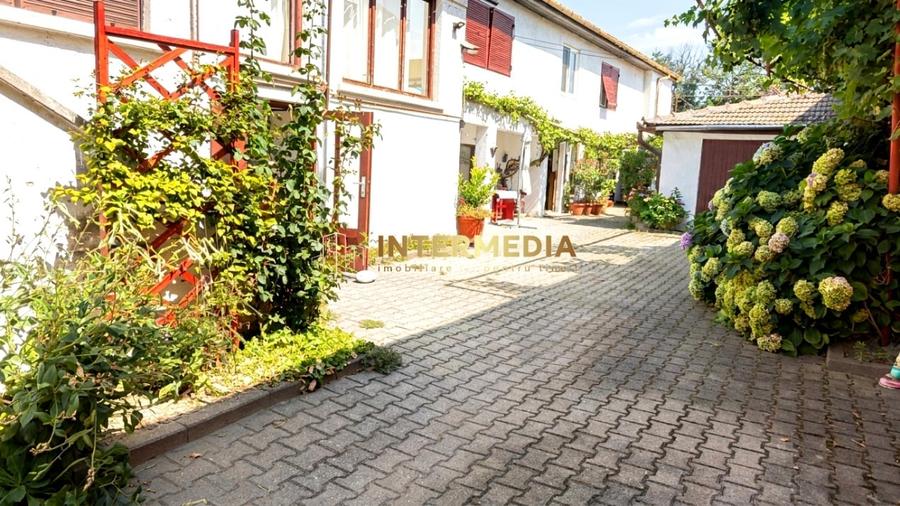 Casă individuală cu 6 camere cu Canalizare în Central