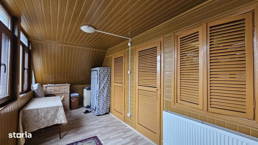 Casă cu 4 camere în Sticlăria