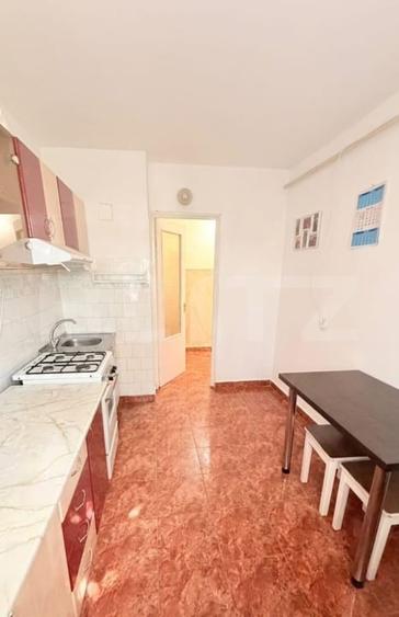 Apartament cu 3 camere decomandat, mobilat în Mazepa 2