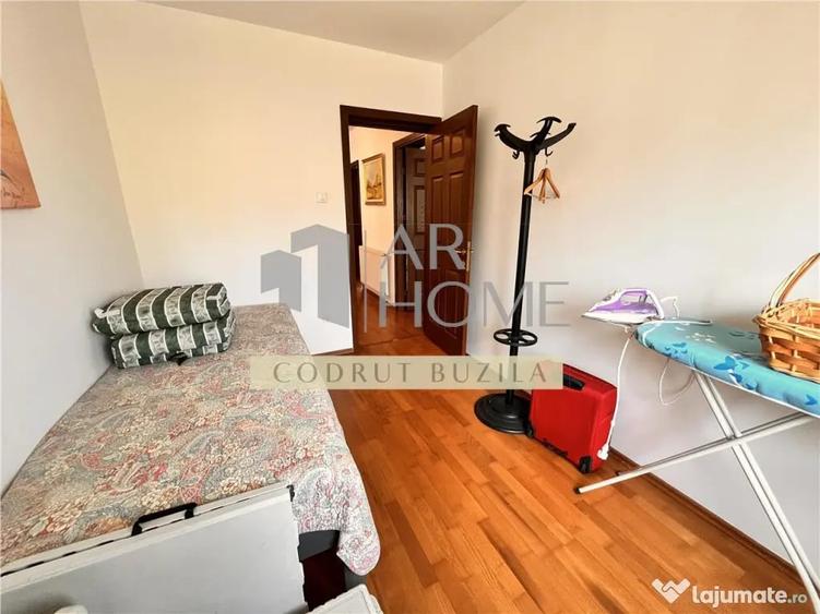 Casă cu 5 camere cu Teren 300 Mp în Central