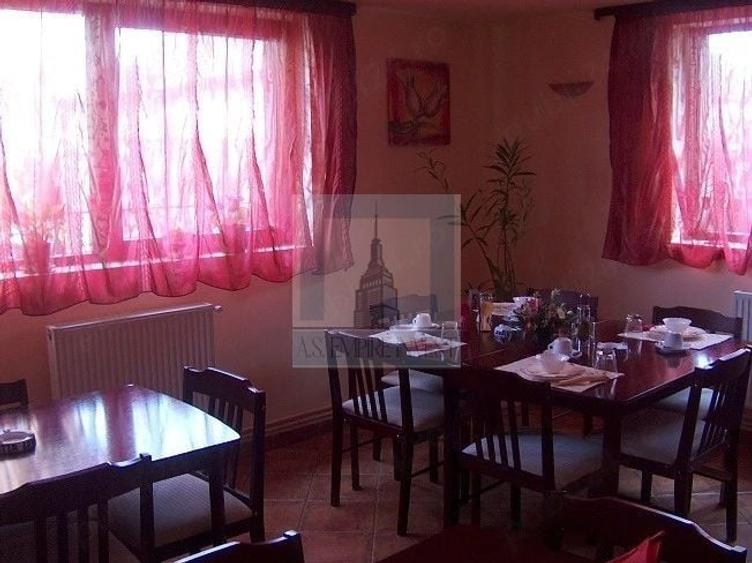 Casă individuală cu 10 camere cu Canalizare în Județean