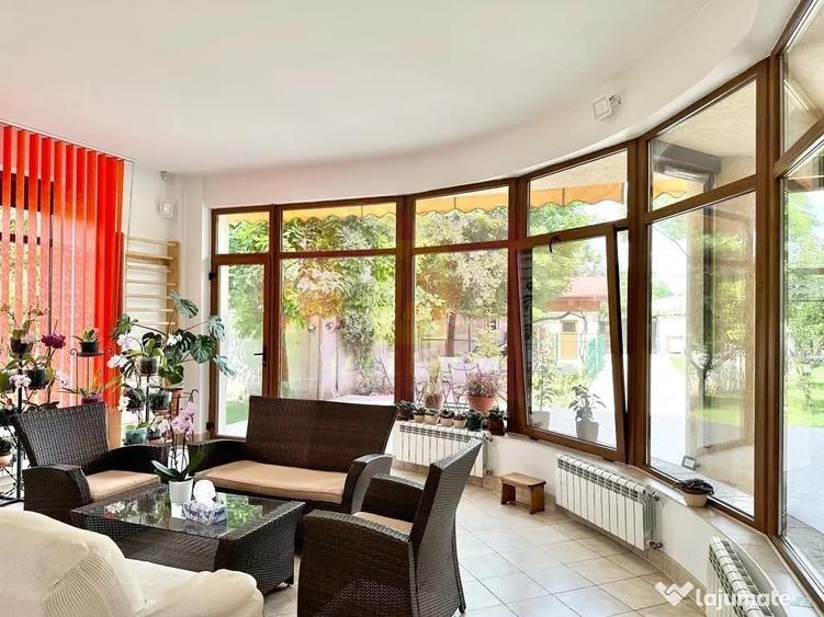 Casă cu 10 camere cu Teren 1700 Mp în Sud