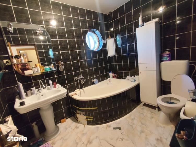 Casă cu 6 camere cu Canalizare în Chitila