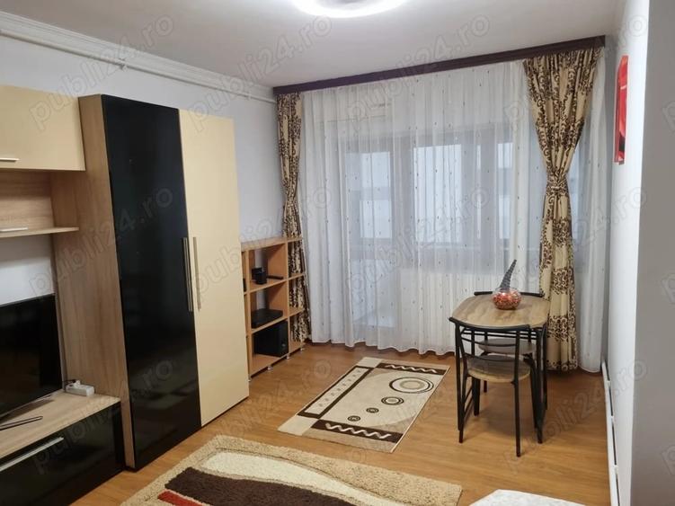 Garsonieră decomandată în Gorjului