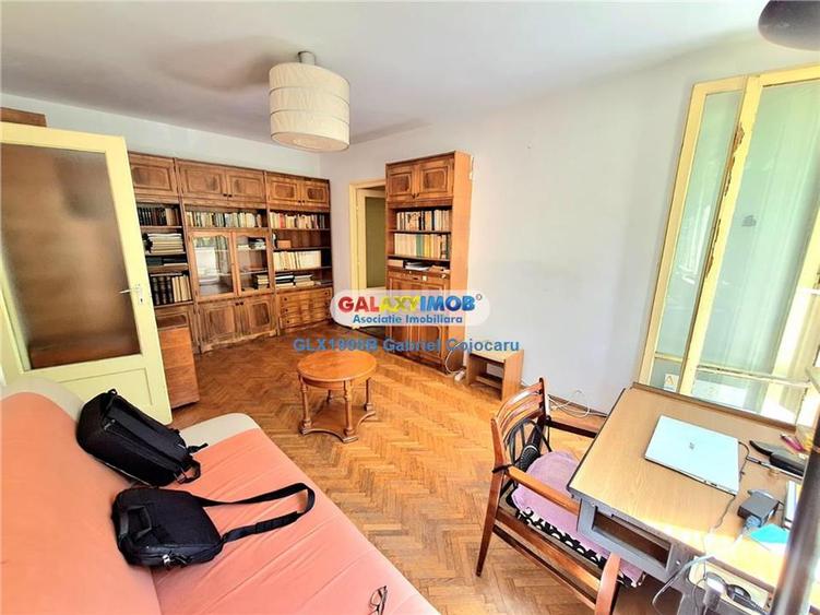Apartament cu 3 camere semidecomandat în Baba Novac