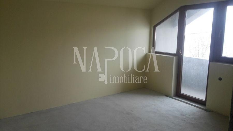 Casă individuală cu 7 camere cu Canalizare în Dâmbul Rotund