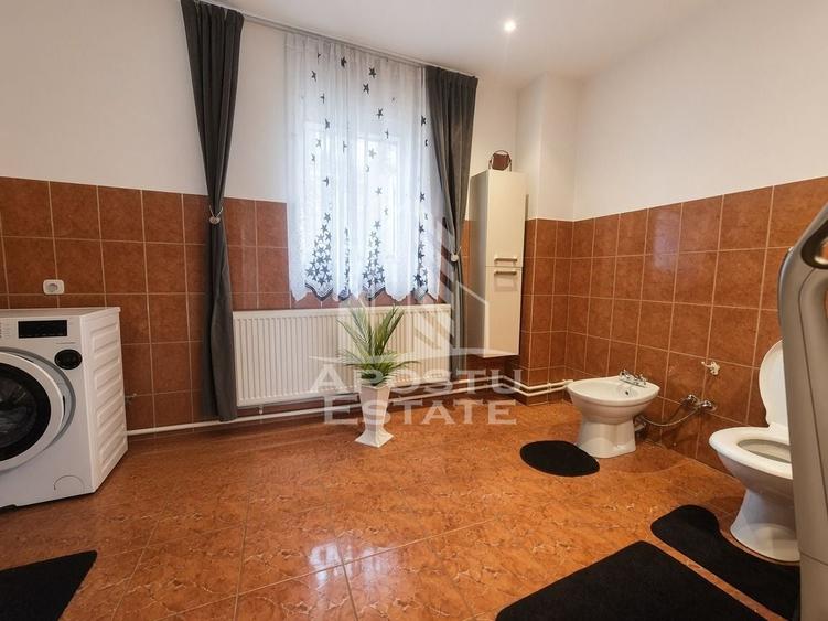 Casă individuală cu 4 camere cu Canalizare în Central