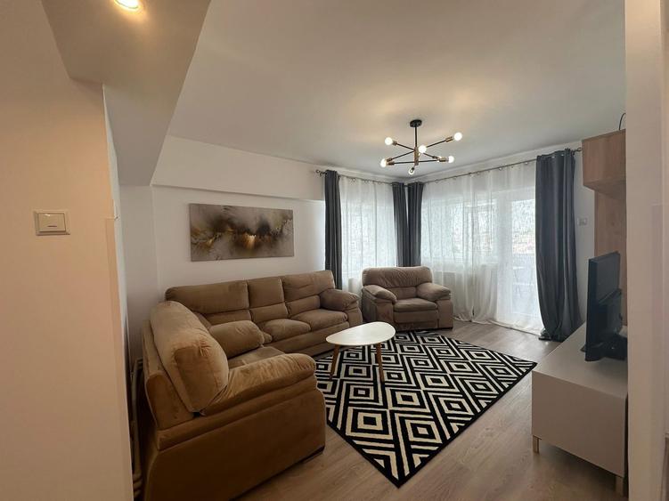 Apartament cu 4 camere decomandat, mobilat în Dacia