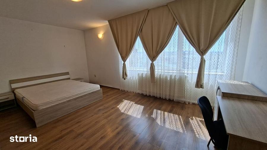 Apartament cu 3 camere decomandat, mobilat în 7 Noiembrie