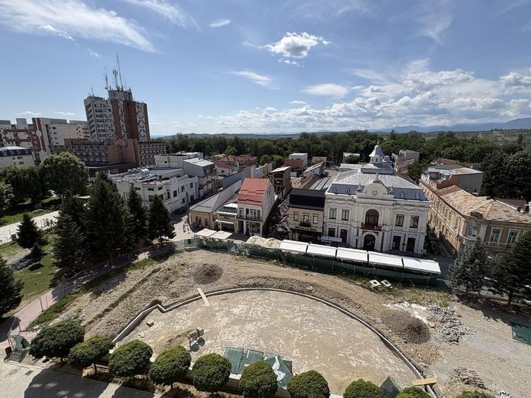 Apartament cu 4 camere decomandat în Ultracentral
