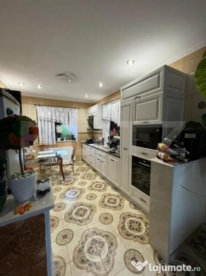 Casă cu 6 camere cu Teren 800 Mp în Vetiș