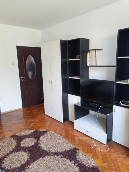 Garsonieră decomandată în Drumul Carului