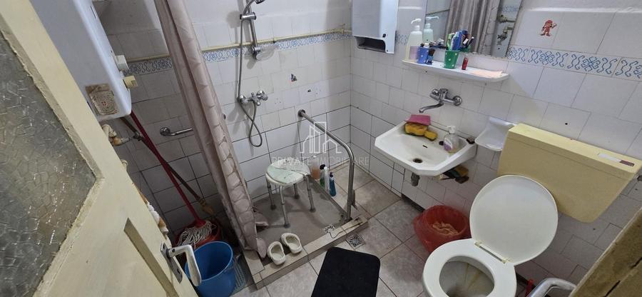 Casă individuală cu 2 camere cu Canalizare în Central