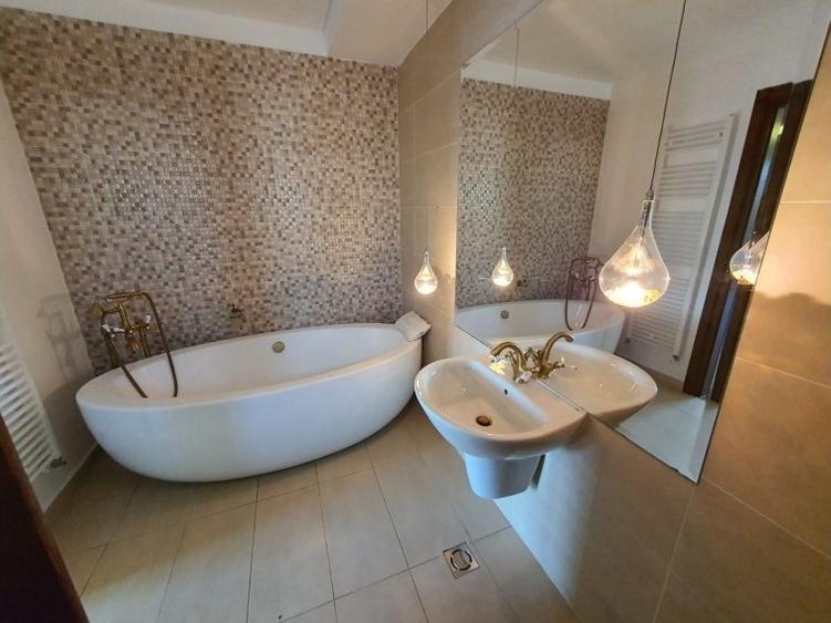 Apartament cu 4 camere în P-ța Romană