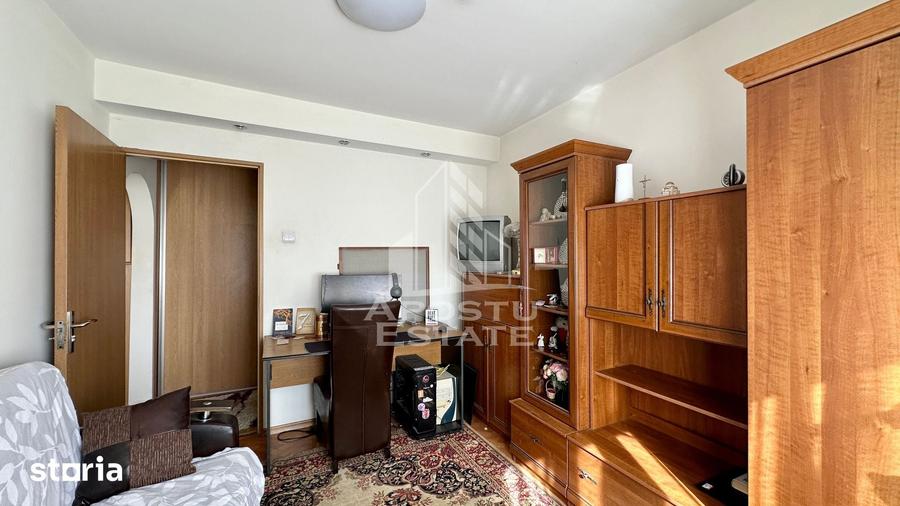 Apartament cu 3 camere decomandat în Soarelui
