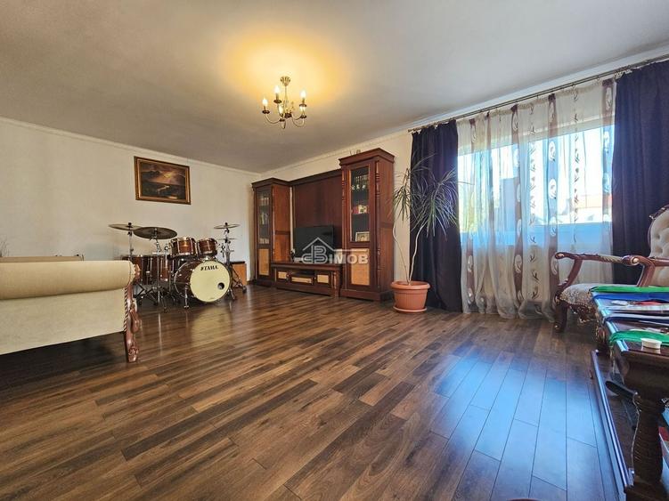 Casă cu 4 camere cu Canalizare în Micro 11