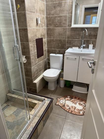Apartament cu 4 camere semidecomandat în Fizicienilor