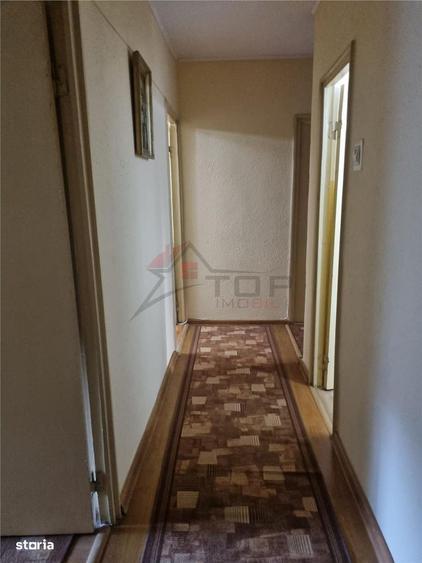 Apartament cu 3 camere decomandat în Podul de Fier