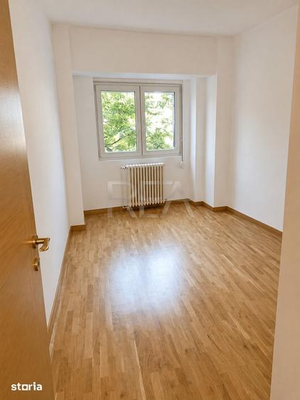 Apartament cu 4 camere semidecomandat în Centrul Civic