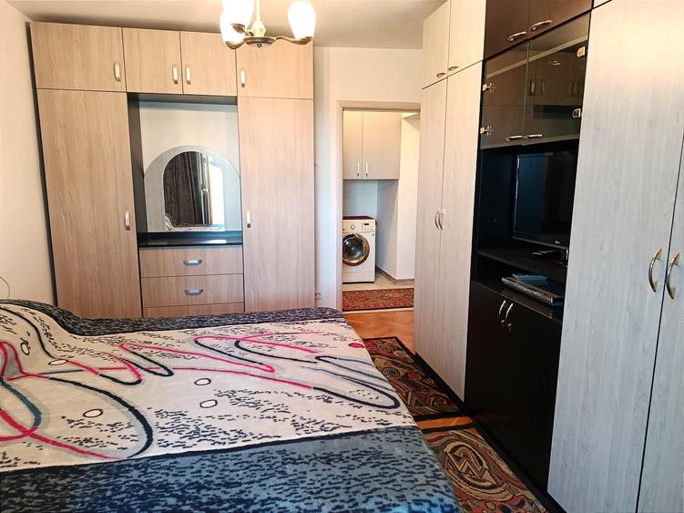 Apartament cu 3 camere decomandat în Dristor