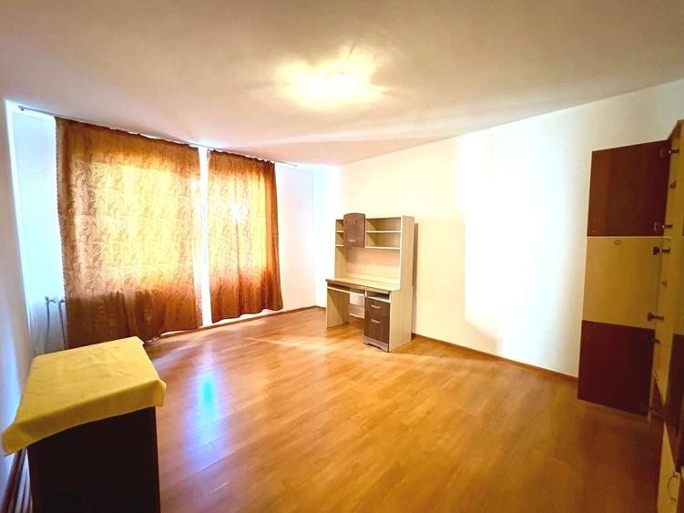 Apartament 3 camere 72mp zona Unitatea Militara 85000eur neg - 3
