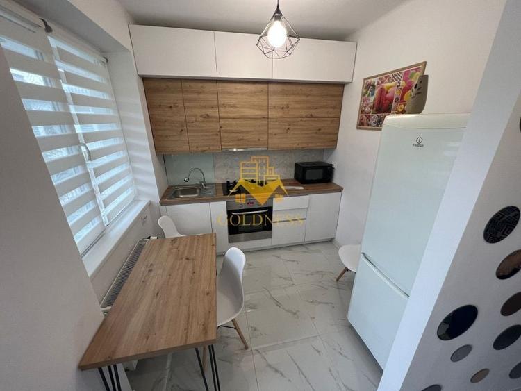 Apartament cu 2 camere decomandat, mobilat în Central