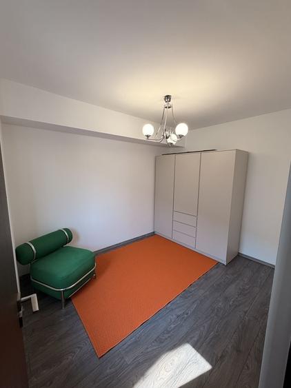 Apartament cu 3 camere semidecomandat în Dămăroaia