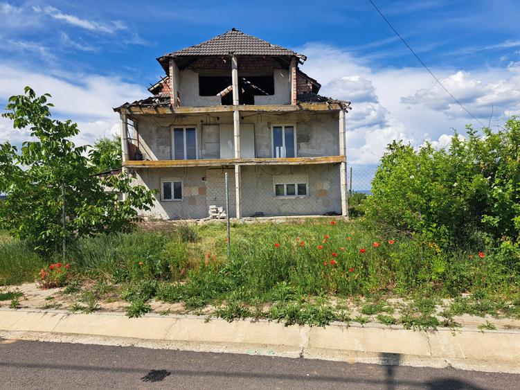 Casă individuală cu 5 camere cu Teren 707 Mp în Teiuș