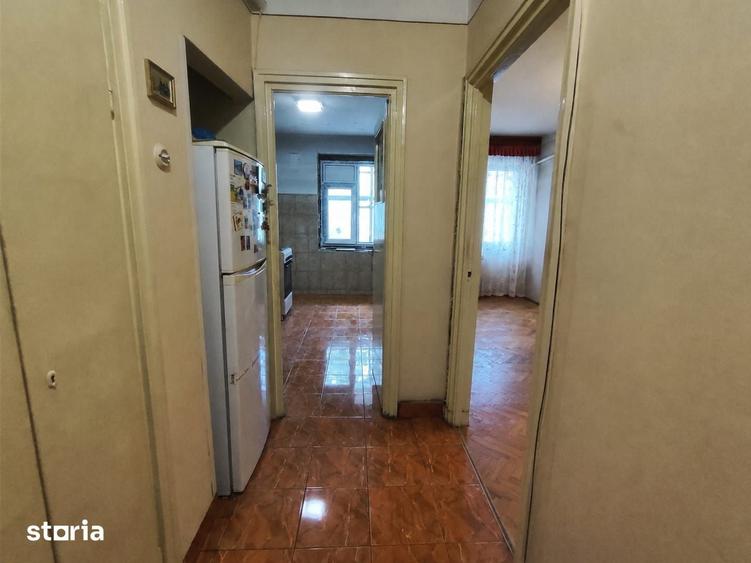 Apartament cu 2 camere semidecomandat în Tei