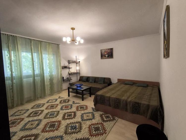 Garsonieră decomandată în Titan