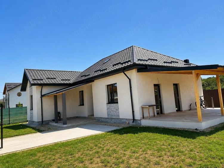 Casă cu 5 camere cu Teren 600 Mp în Poiana lui Stângă
