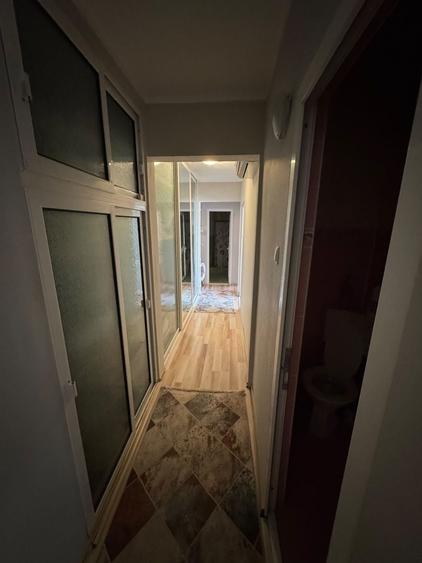 Apartament 3 camere decomandat- zona Poarta 6 - 11