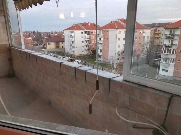 Apartament cu 3 camere decomandat în Exterior Vest