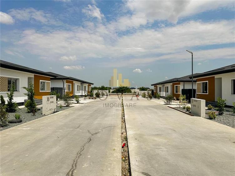 Casă individuală cu 4 camere cu Canalizare în Tunari