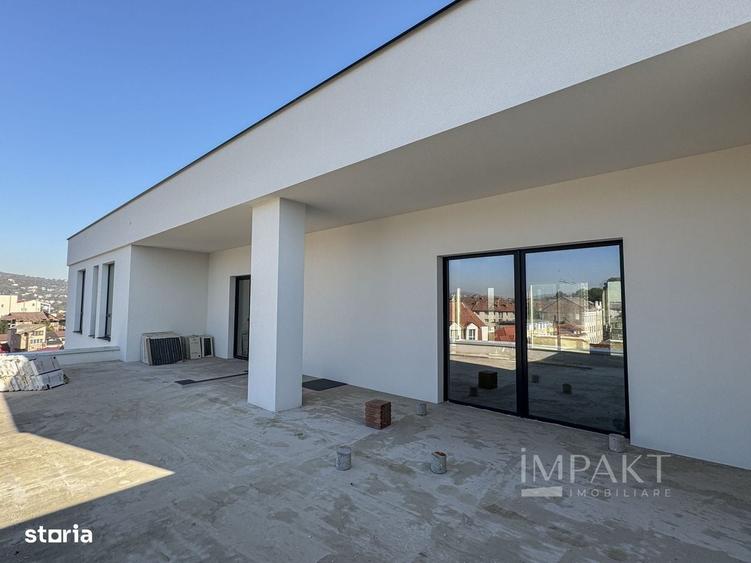Spațiu comercial, de 1,600 mp, în P-ța Mihai Viteazul