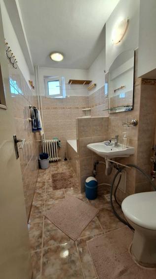 Apartament cu 3 camere semidecomandat în Rogerius