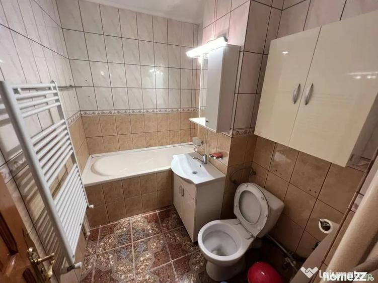 Apartament cu 3 camere decomandat în Casa de Cultură