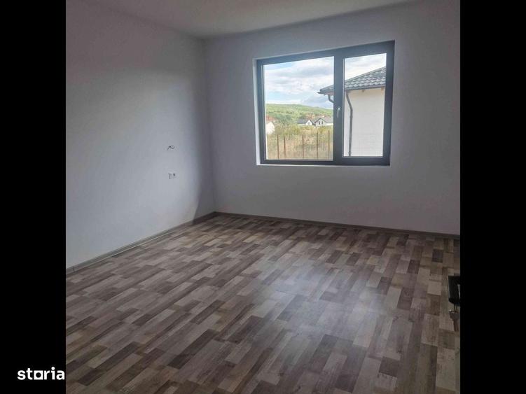 Casă cu 4 camere cu Teren 500 Mp în Central