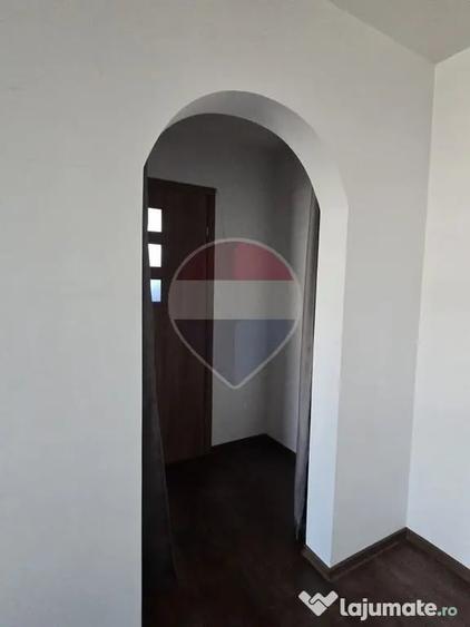 Apartament cu 2 camere semidecomandat în Progresul