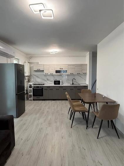 Apartament cu 3 camere decomandat, mobilat în Berceni