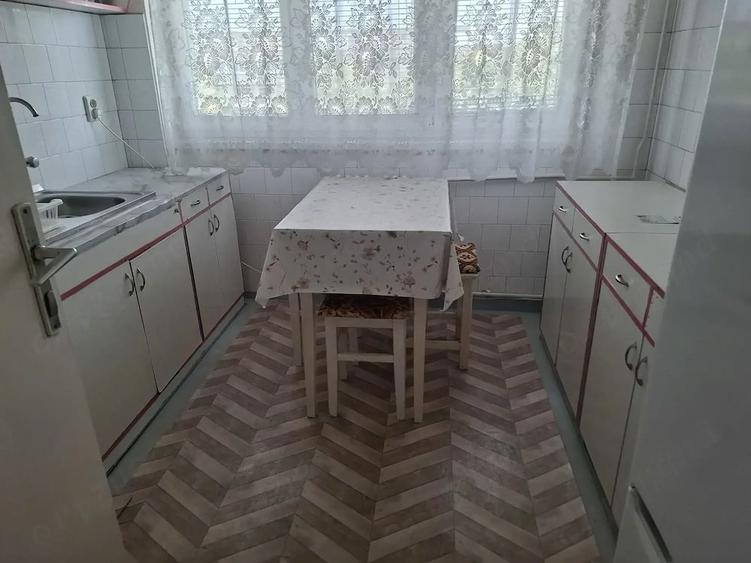 Apartament cu 3 camere semidecomandat în Podgoria