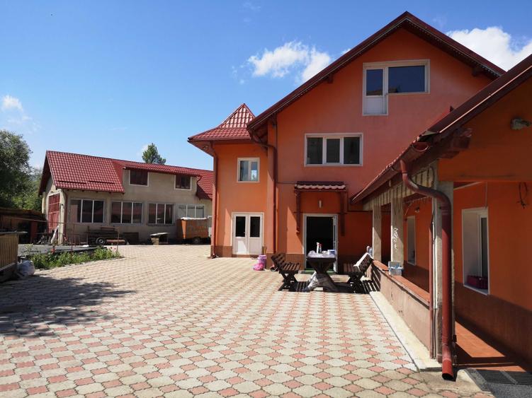 Casă cu 4 camere cu Teren 2463 Mp în Bartolomeu
