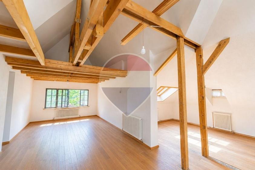 Casă individuală cu 10 camere cu Teren 250 Mp în Gara de Nord