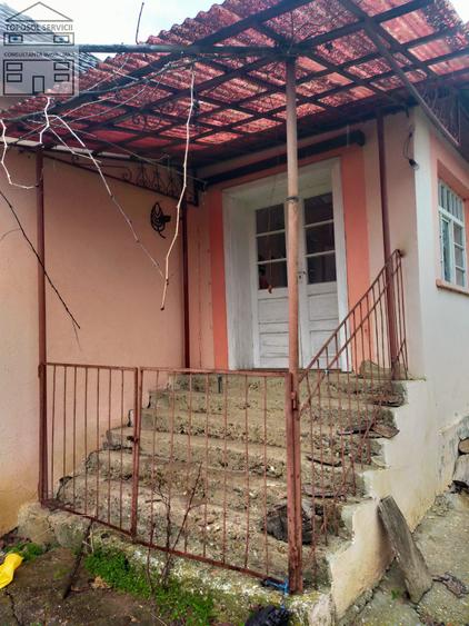 Casă cu 3 camere cu Teren 2672 Mp în Ineu