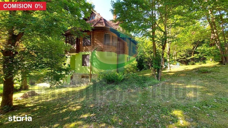 Casă cu 6 camere cu Teren 945 Mp în Firiza