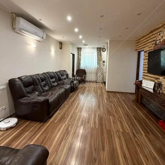 Apartament cu 6 camere decomandat în Faleză