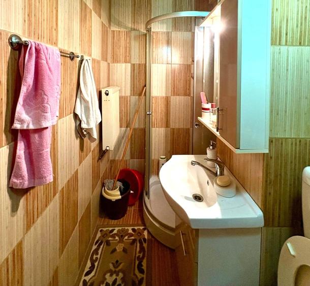 Apartament cu 3 camere decomandat, mobilat în Est