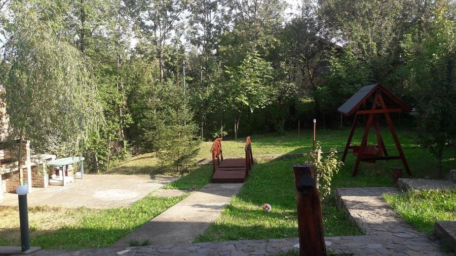 Casă individuală cu 10 camere cu Teren 785 Mp în Central